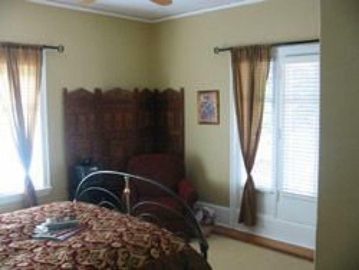 The Villa Bed & Breakfast (Adults Only) Такома Екстер'єр фото