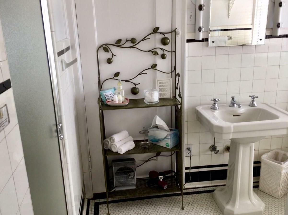The Villa Bed & Breakfast (Adults Only) Такома Номер фото